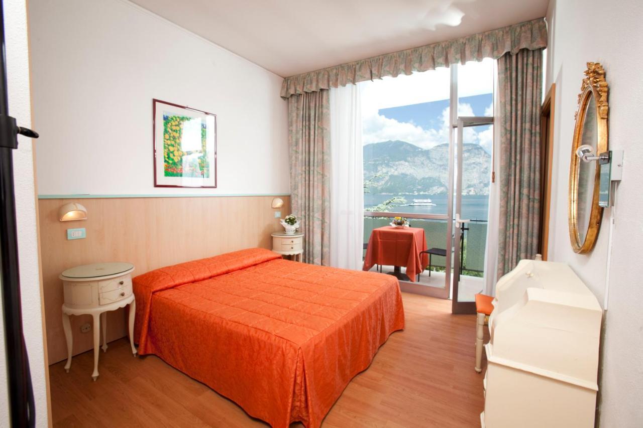 Hotel Residence Rely Brenzone sul Garda Habitación foto